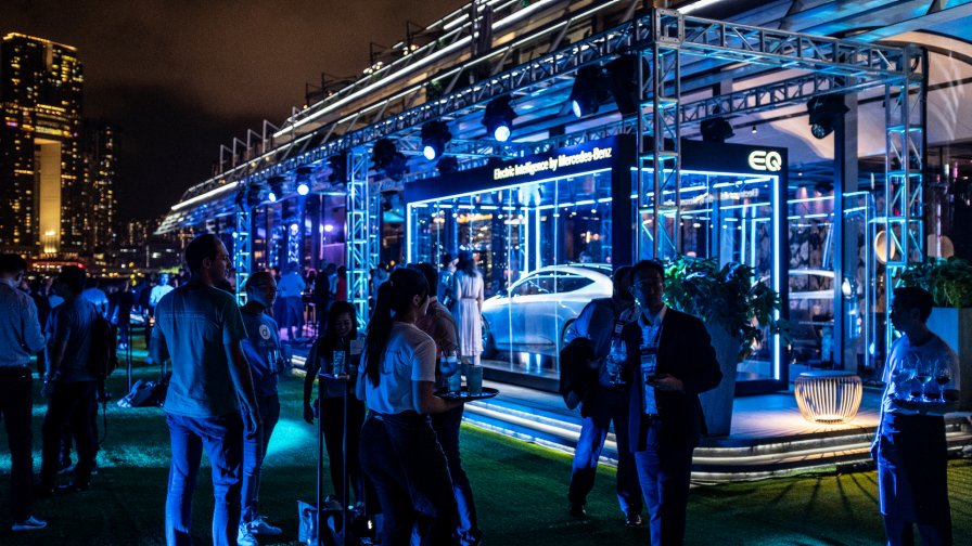 03-mercedes-benz-eq-visionaries-eq-at-rise-hongkong-2560x1440